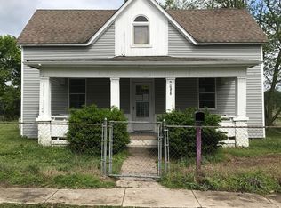 215 S Christina St, Carterville, MO 64835