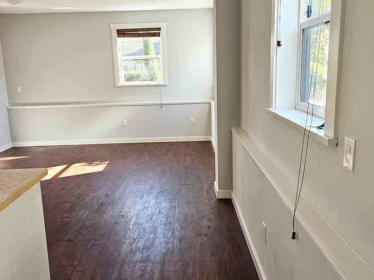 823 Edinburgh St — Photo 2