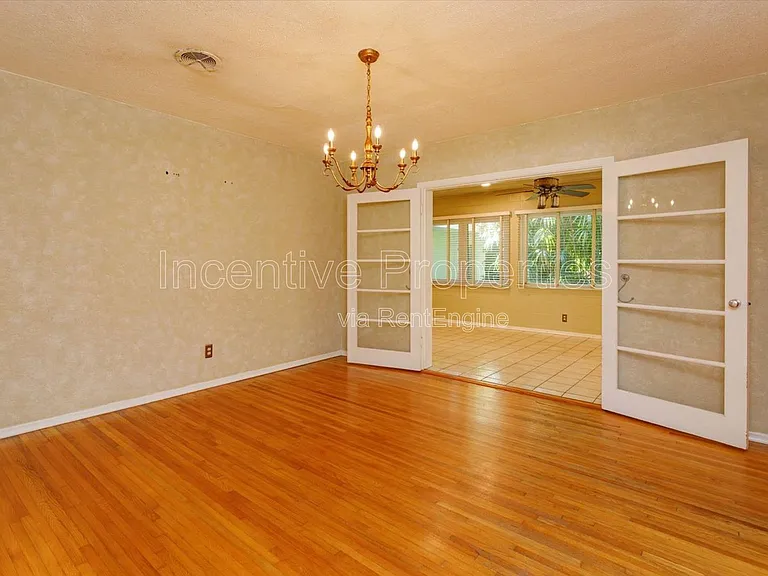 816 Putnam Ave — Photo 6