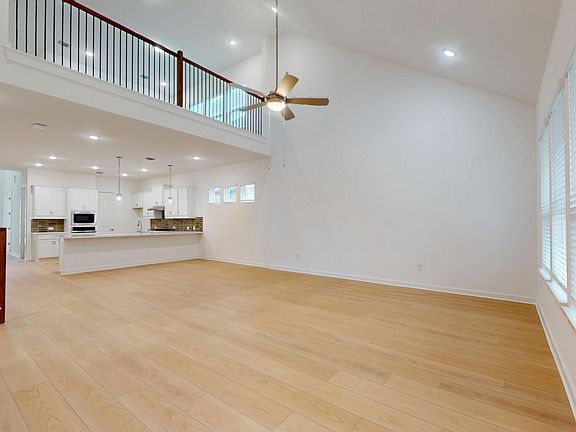 4th image of 3936 Fulton Dr