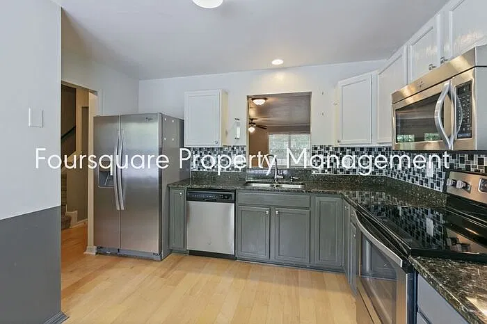 3 bed, 2.5 bath, 1424 sqft, $1,897 — Photo 3