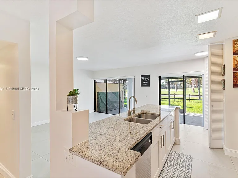 1660 W Golfview Dr #166 — Photo 4
