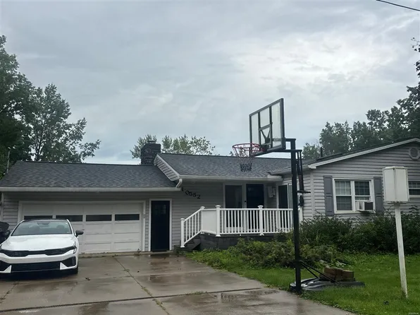 10552 Country Club Ln, North Benton, OH 44449