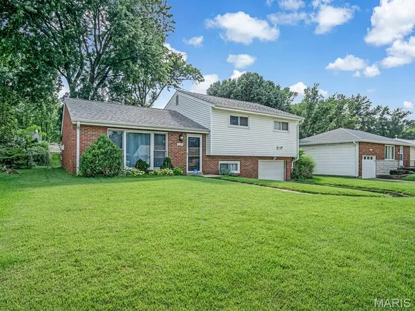 3608 Apple Orchard Ln, Saint Louis, MO 63125