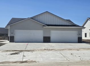 921 S Blaine St, Newton, KS 67114