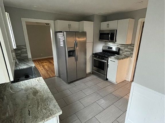 4th image of 16516 Stockbridge Ave