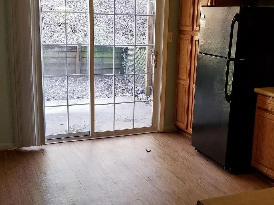 Kitchen (view out the back)