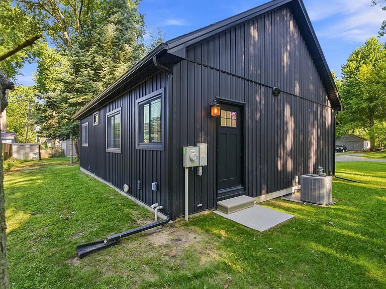 3117 Maplewood Dr — Photo 35