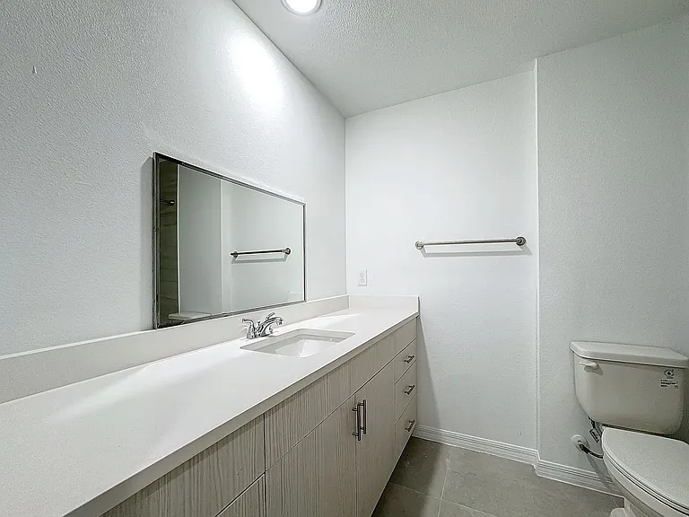 1711 Barton Towne Cir — Photo 43