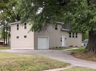 215 Emmett St, Burlington, IA 52601