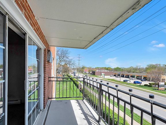 5th image of 1050 N Farnsworth Ave APT 301