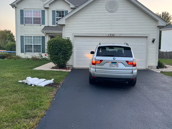 1334 S Janice Ln, Round Lake, IL 60073