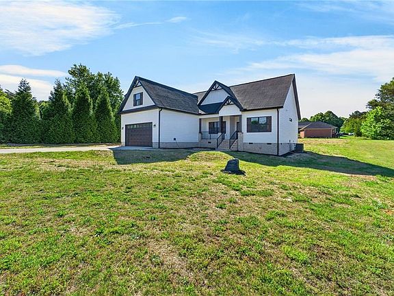 5th image of 2361 Chaucer Ln