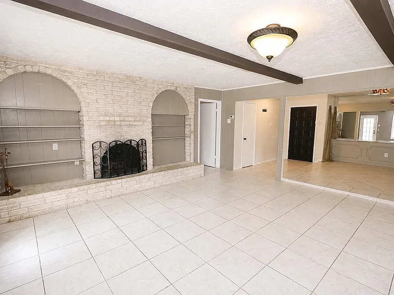 9422 Claridge Dr — Photo 3