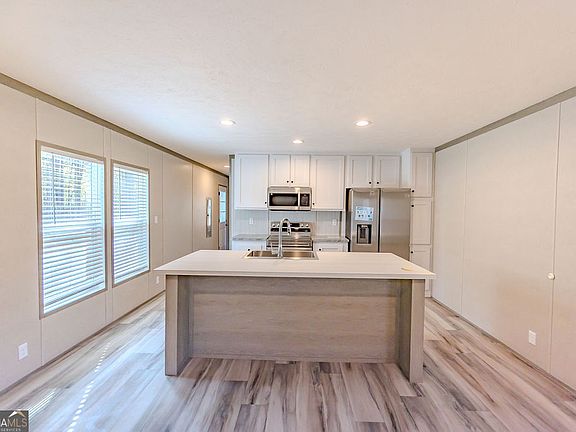 5th image of 944 Collins Ln