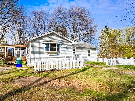 3rd image of 6584 Lowell Dr