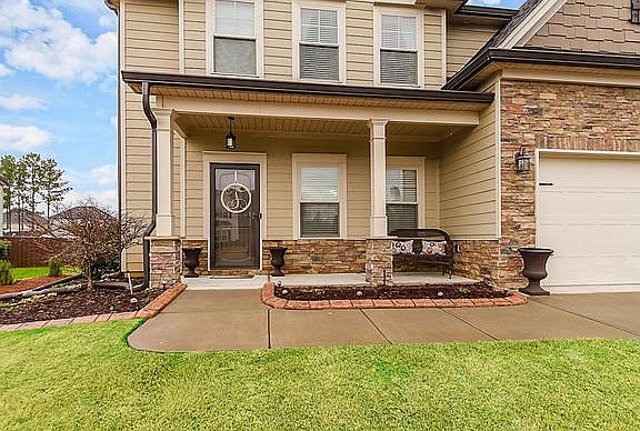 4th image of 275 Wentworth Pl