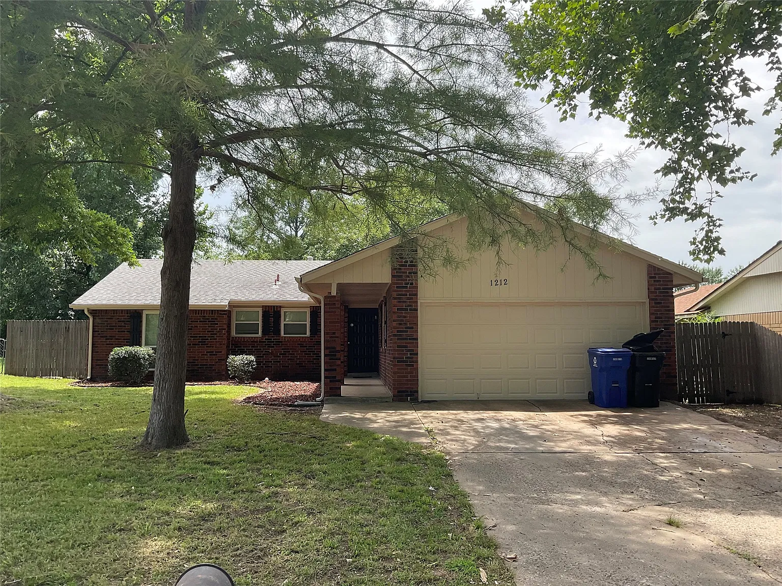 3 bed, 2.0 bath, 1251 sqft, $1,495 — Photo 2