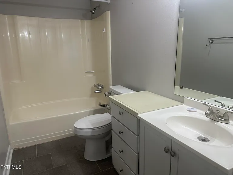 160 Kathy Ave #8 — Photo 7