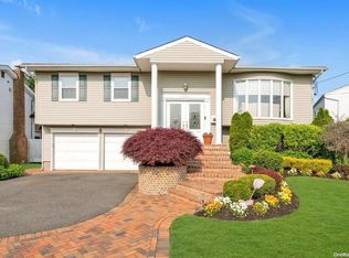 1620 James St, Merrick, NY 11566