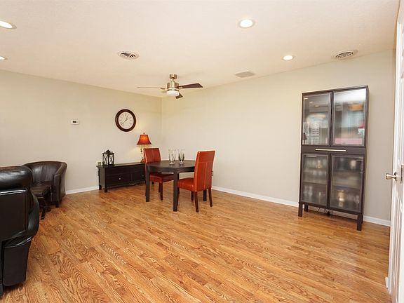 3rd image of 6350 Eagle View Dr