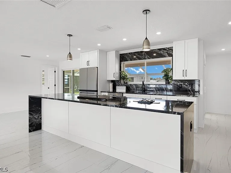 4930 Edith Esplanade Cpe — Photo 8