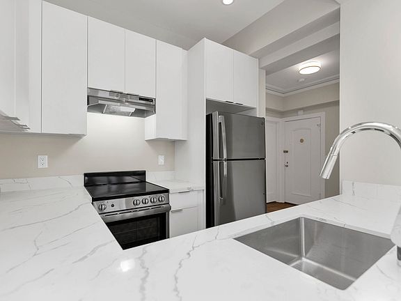 5th image of 1840 Clay St #201