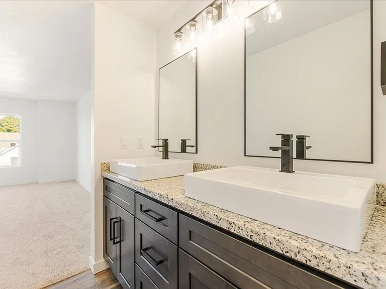 5860 SE 18th St — Photo 23