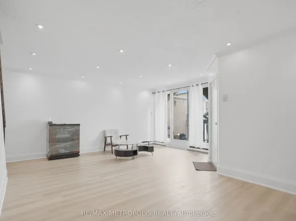 100 Mornelle Ct Unit 2026, Toronto, ON M1E 4X2