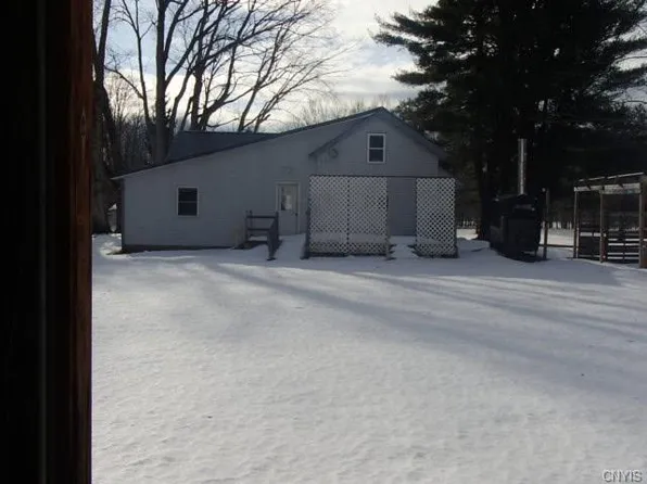 122 Clifford Rd, Fulton, NY 13069