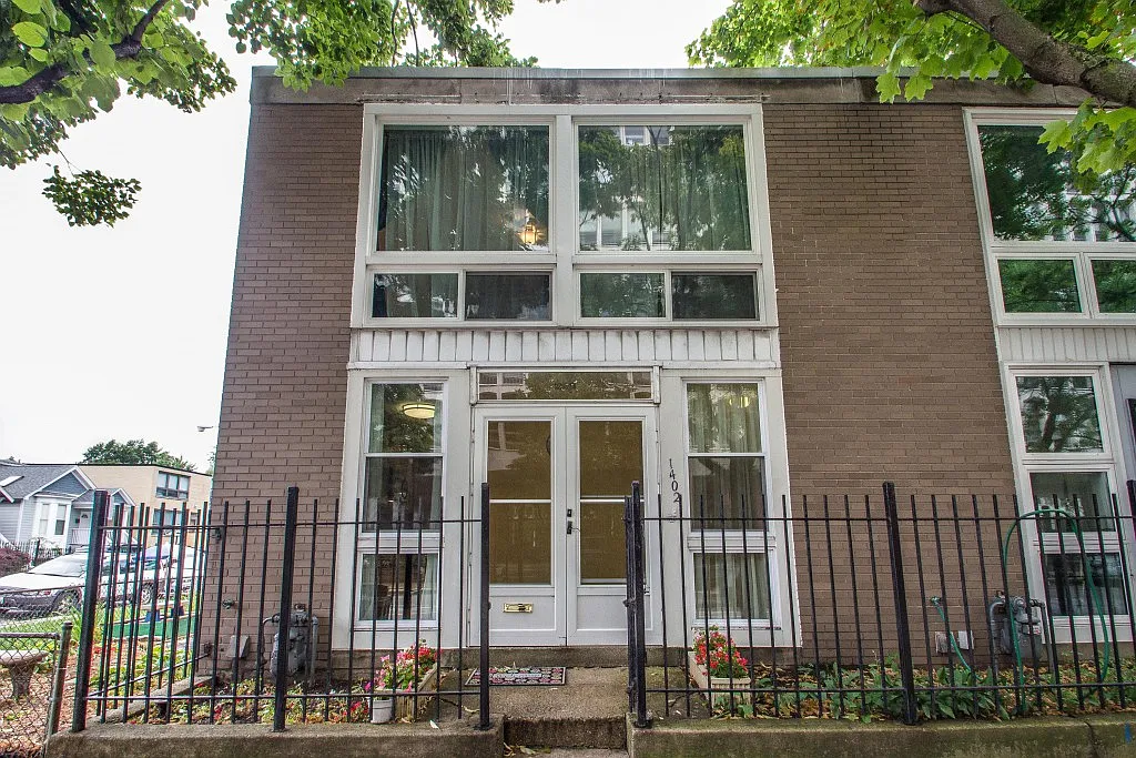 1402 E 55th St photo 1