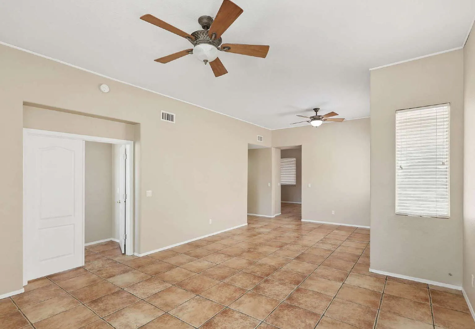 3 bed, 2.0 bath, 1717 sqft, $1,995 — Photo 3
