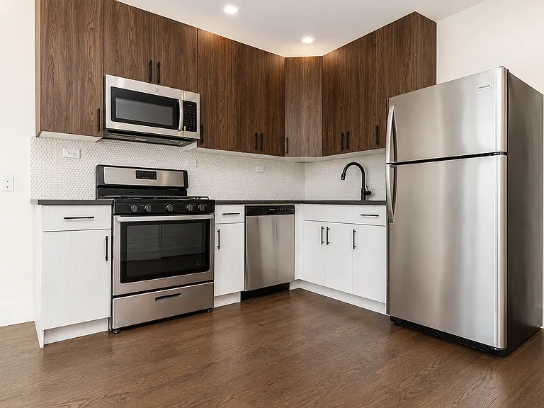 13 Palmetto St #5L — Photo 2