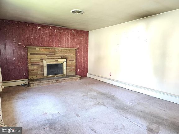 2nd image of 20007 Sheridan Ave