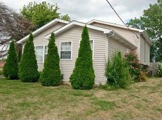 17 S Dilger Ave, Waukegan, IL 60085