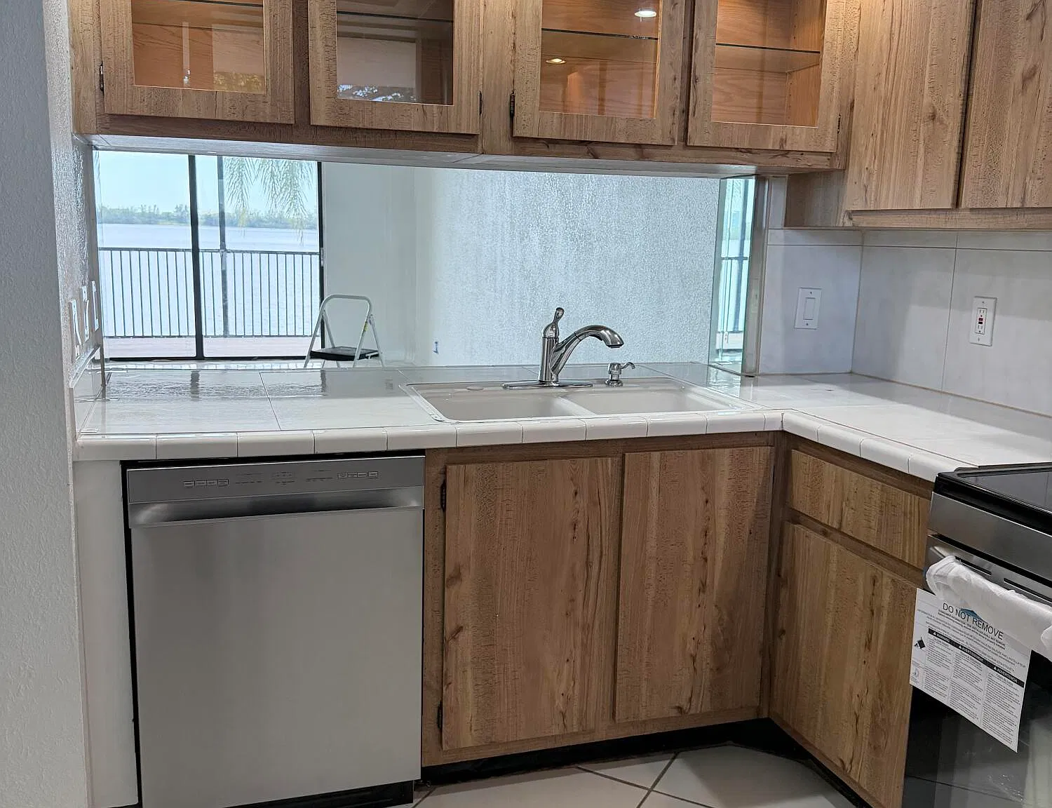 112 Lake Emerald Dr — Photo 3