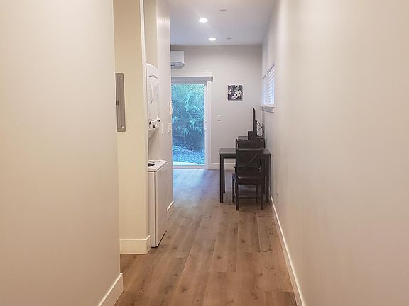 3rd image of 727 19th St #101