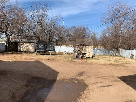 3rd image of 723 SW Grand Blvd