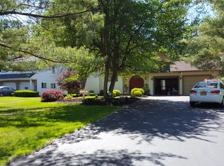 15 Firestone Dr, Rochester, NY 14624