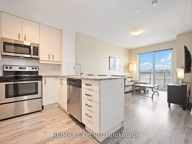 11611 Yonge St #227 — Photo 4