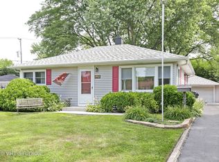 2902 Lark Ct, Rolling Meadows, IL 60008