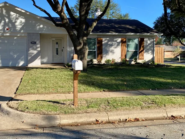 2904 Turtlerock Dr, Bedford, TX 76021