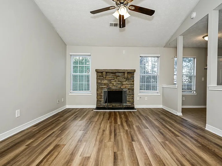 337 Autumn Lake Dr — Photo 4