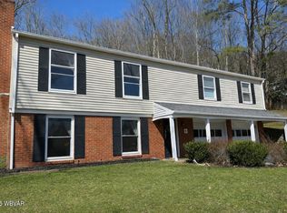 9 Parkwood Dr, Lock Haven, PA 17745
