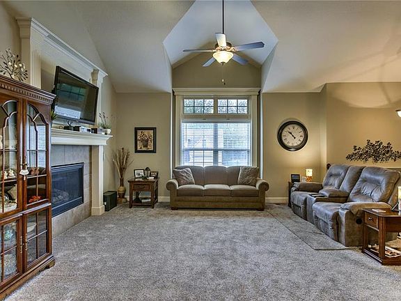 4th image of 344 SE Bordner Dr