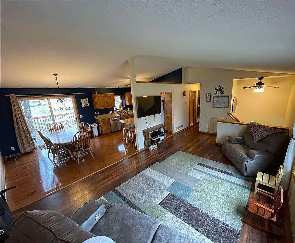 3 bed, 2144 sqft, $2,000 — Photo 1