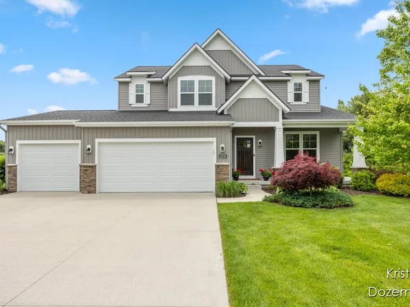 12036 Harvest Home Dr SE, Lowell, MI 49331