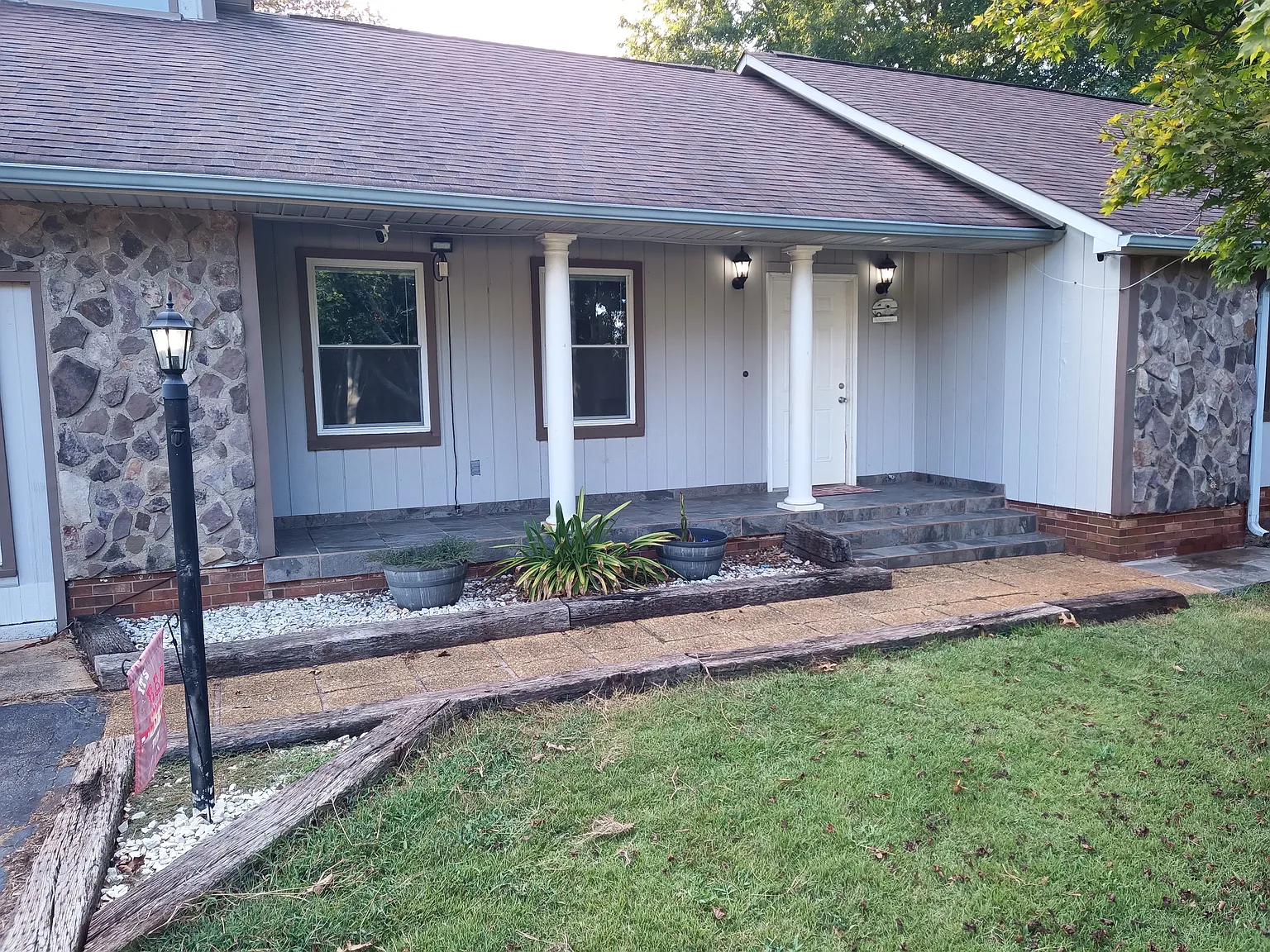 3 bed, 2105 sqft, $1,600 — Photo 2