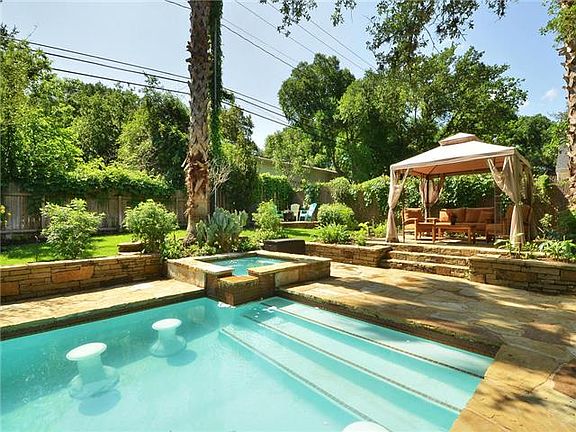 3rd image of 2507 Velasquez Dr