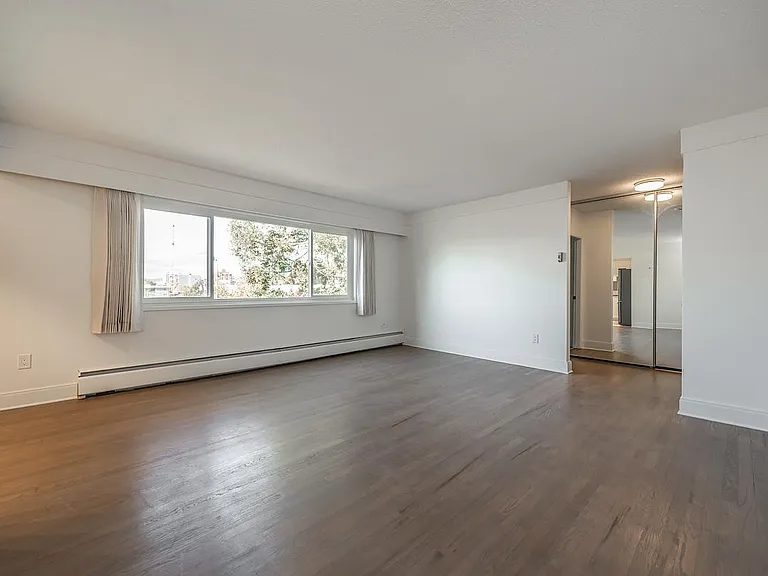 1126 Rockland Ave #207 — Photo 5